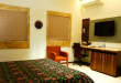 deluxe-rooms-room-in-devbagh